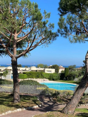 Superbe appartement vue mer avec piscine et jardin